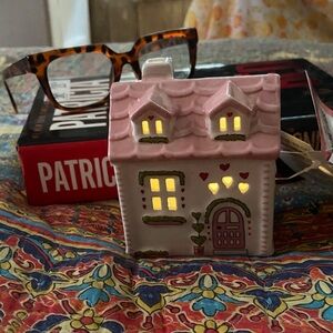 DAINTY COTTAGE LIGHT NWT Pink & White House Nightlight